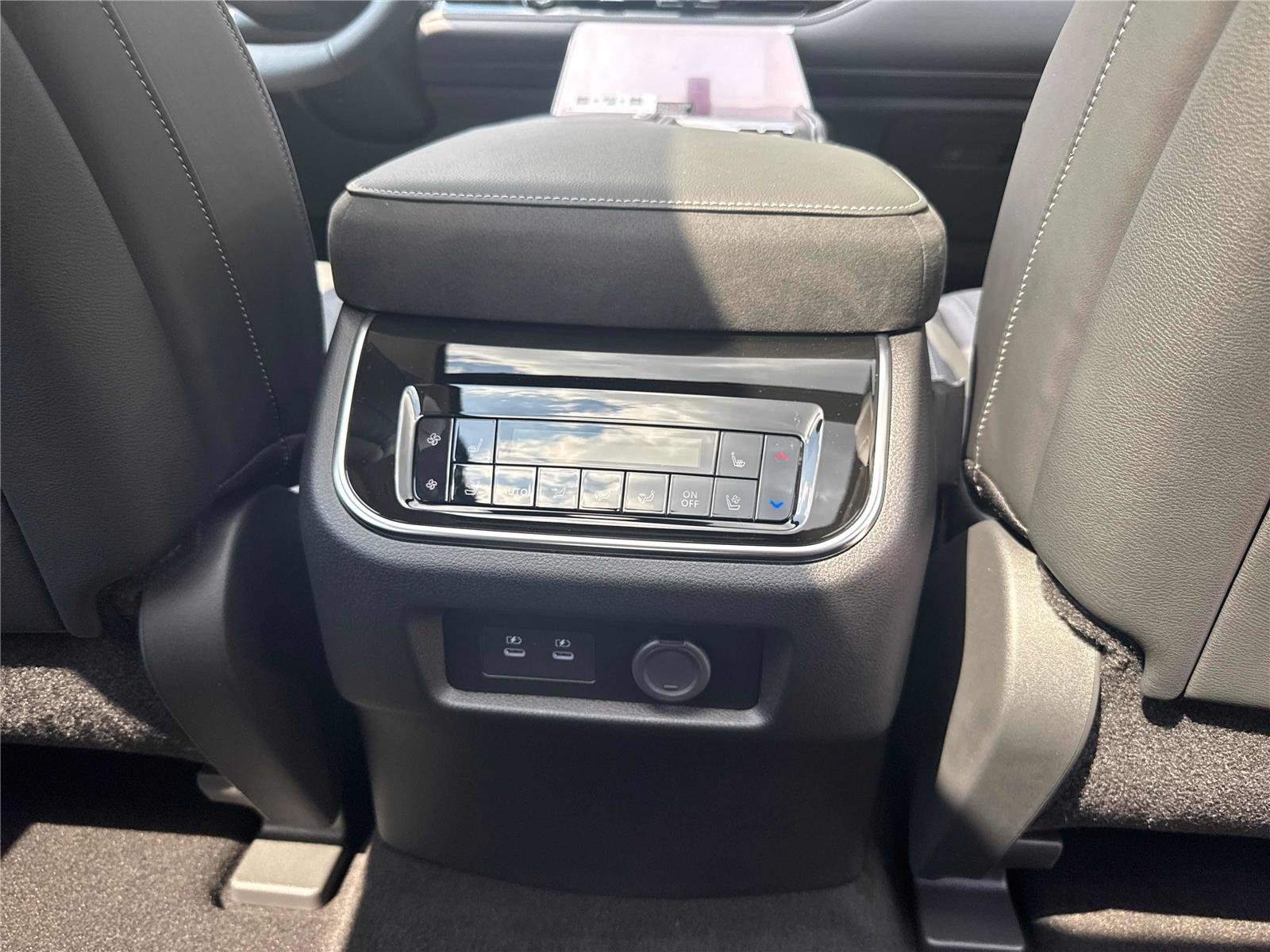 New 2027 RADIANT WHITE INFINITI Luxe 2WD image 30