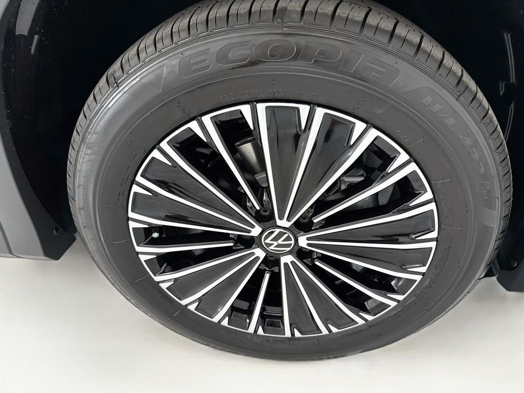 New 2026 Platinum Gray Metallic Volkswagen S image 30