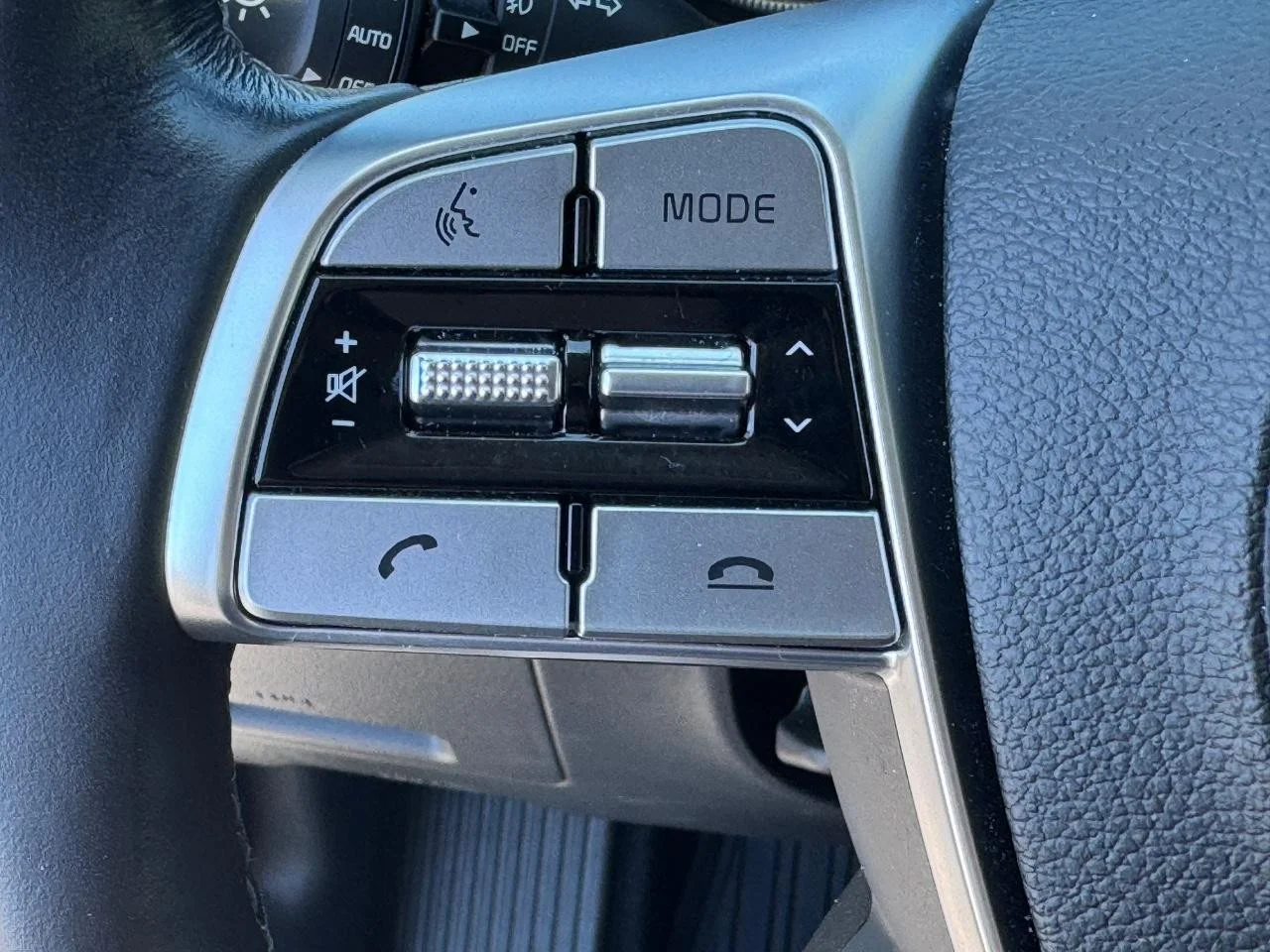 Used 2021 Glacial White Pearl Kia SX image 22
