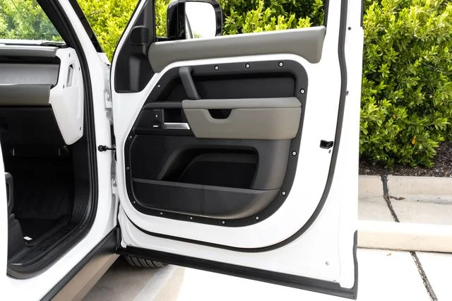 New 2026 Fuji White Land Rover S image 56