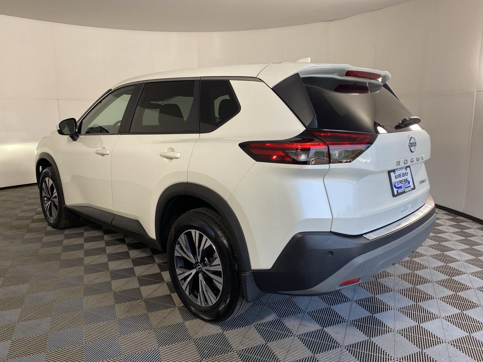 Used 2023 Pearl White Tricoat Nissan SV image 7