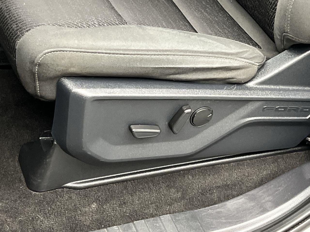 Used 2023 Avalanche Gray Ford XLT image 12