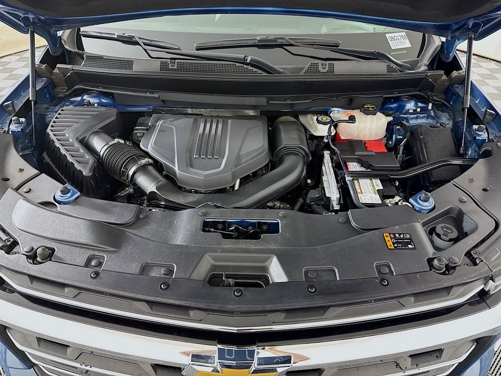 Used 2024 Lakeshore Blue Metallic Chevrolet LT image 30