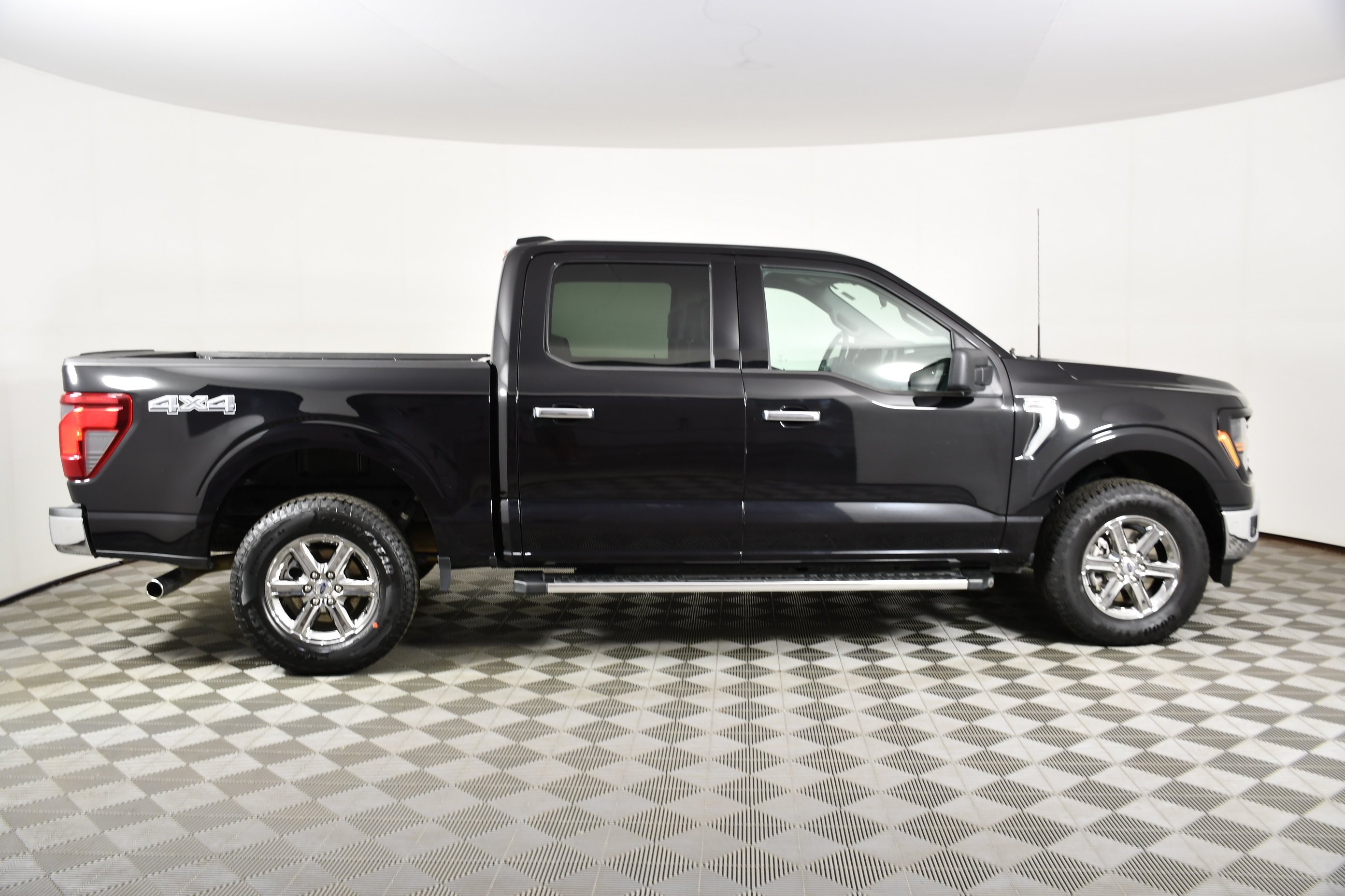 Used 2025 Black Metallic Ford XLT image 5
