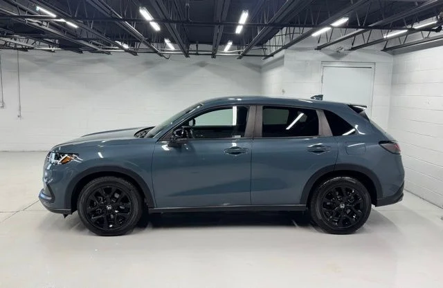 Used 2023  Honda Sport image 2