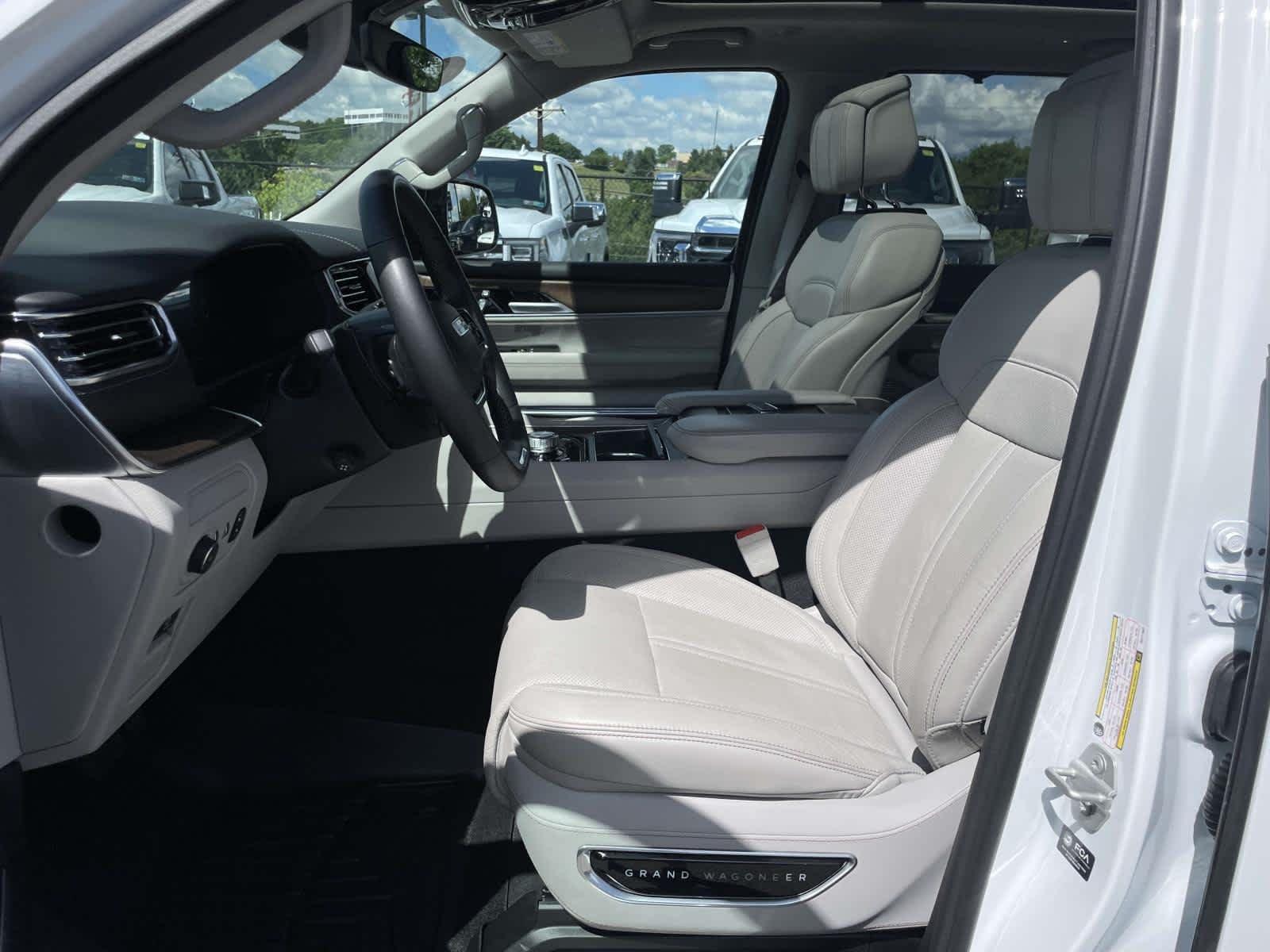 Used 2024 White Jeep 4x4 image 23