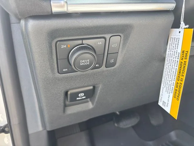 New 2027 Star White Metallic Tri-Coat Ford Platinum image 17