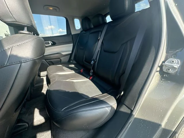 Used 2022 Gray Jeep Limited image 23