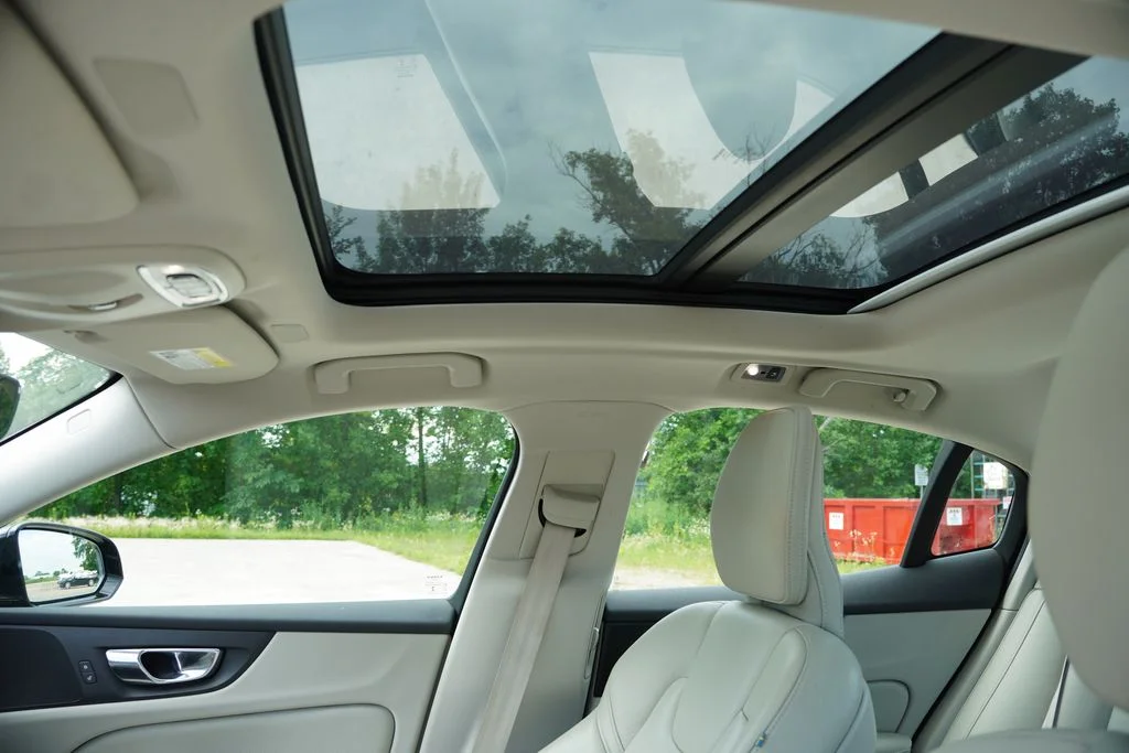 Used 2021 Blue Volvo T5 Momentum image 5