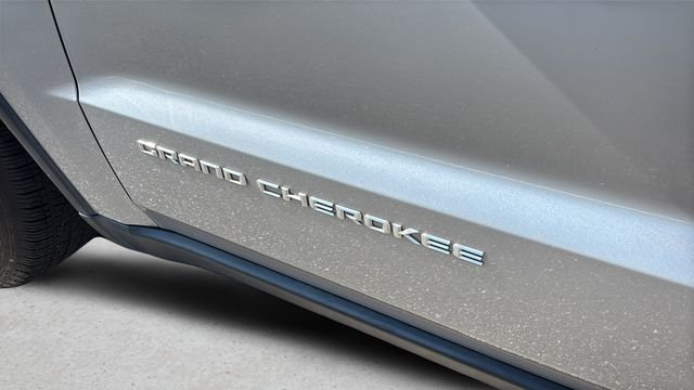 Used 2016 Silver Jeep Laredo image 39