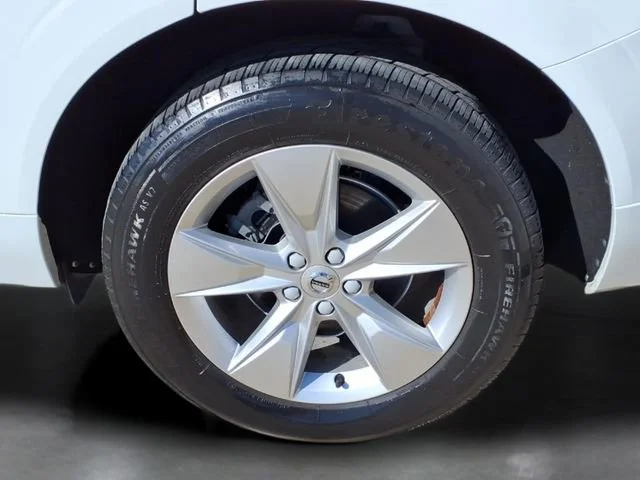 Used 2022  Volvo Momentum image 32