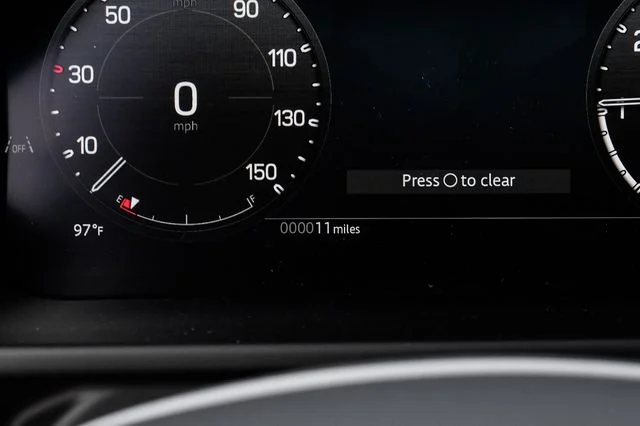 New 2026 White Land Rover X-Dynamic SE image 26