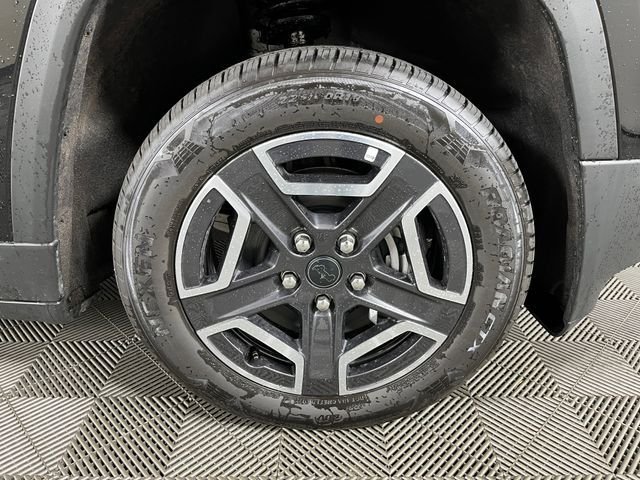 New 2026 Diamond Black Crystal Pearlcoat Jeep Limited image 8
