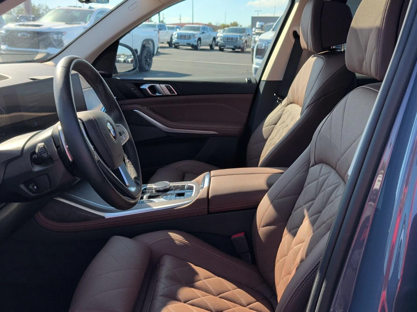 Used 2025 Sparkling Copper Metallic BMW xDrive40i image 9