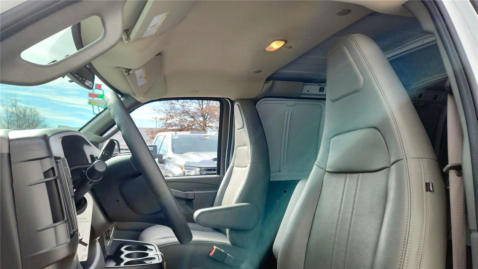 2025 Chevrolet Express Cargo Work Van - Photo 32