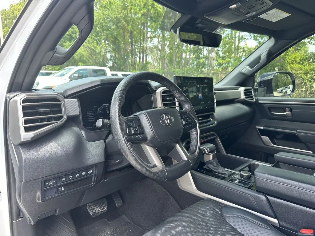 2025 Toyota Tundra Limited - Photo 10