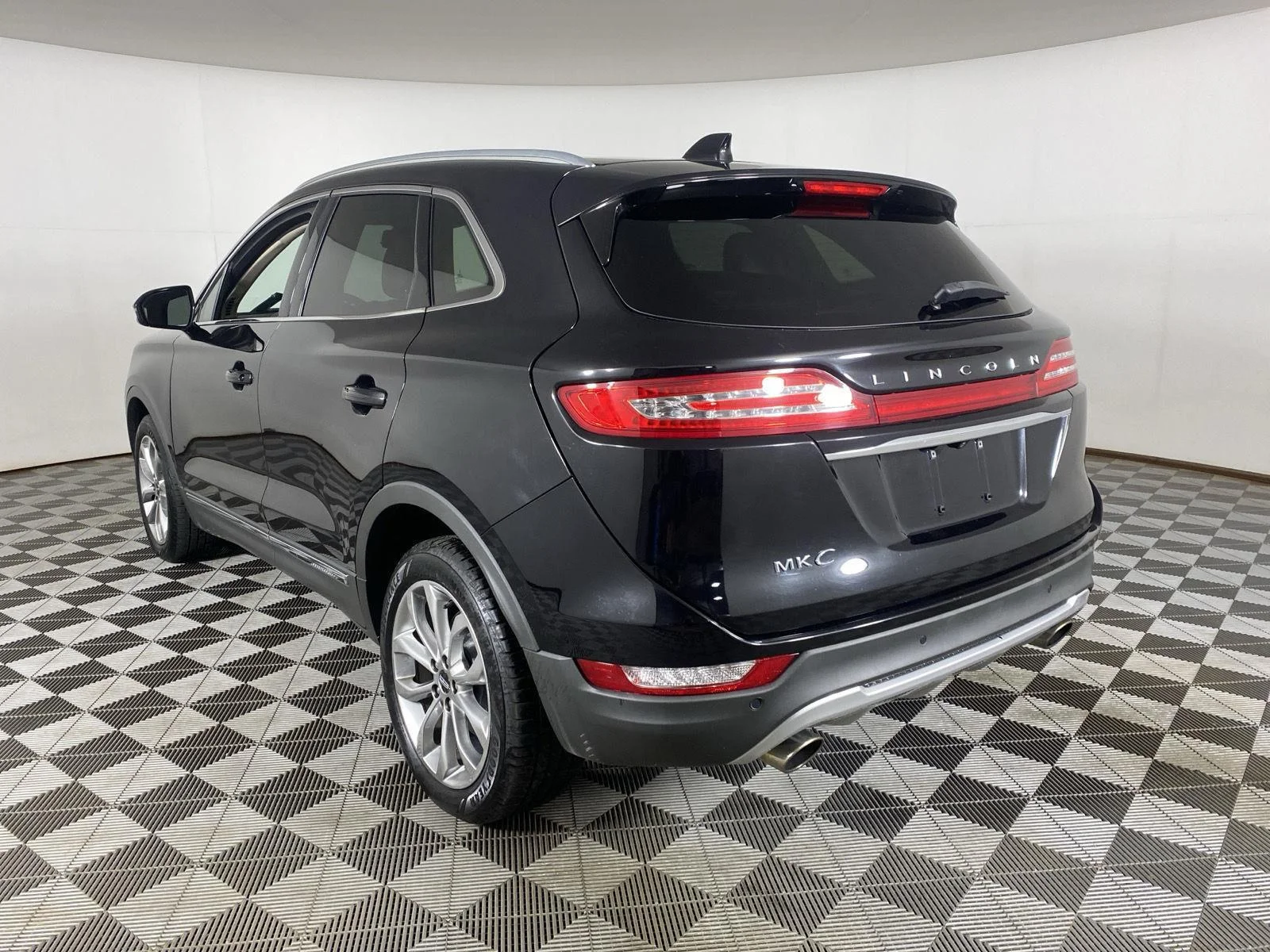Used 2019 Infinite Black Metallic Lincoln Select image 5