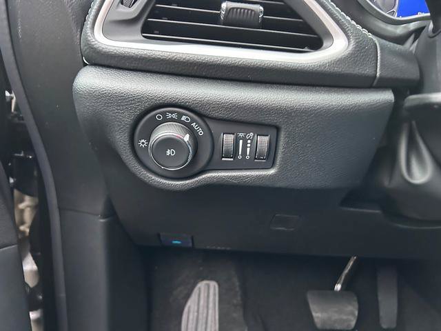 2026 Chrysler Pacifica Select - Photo 18