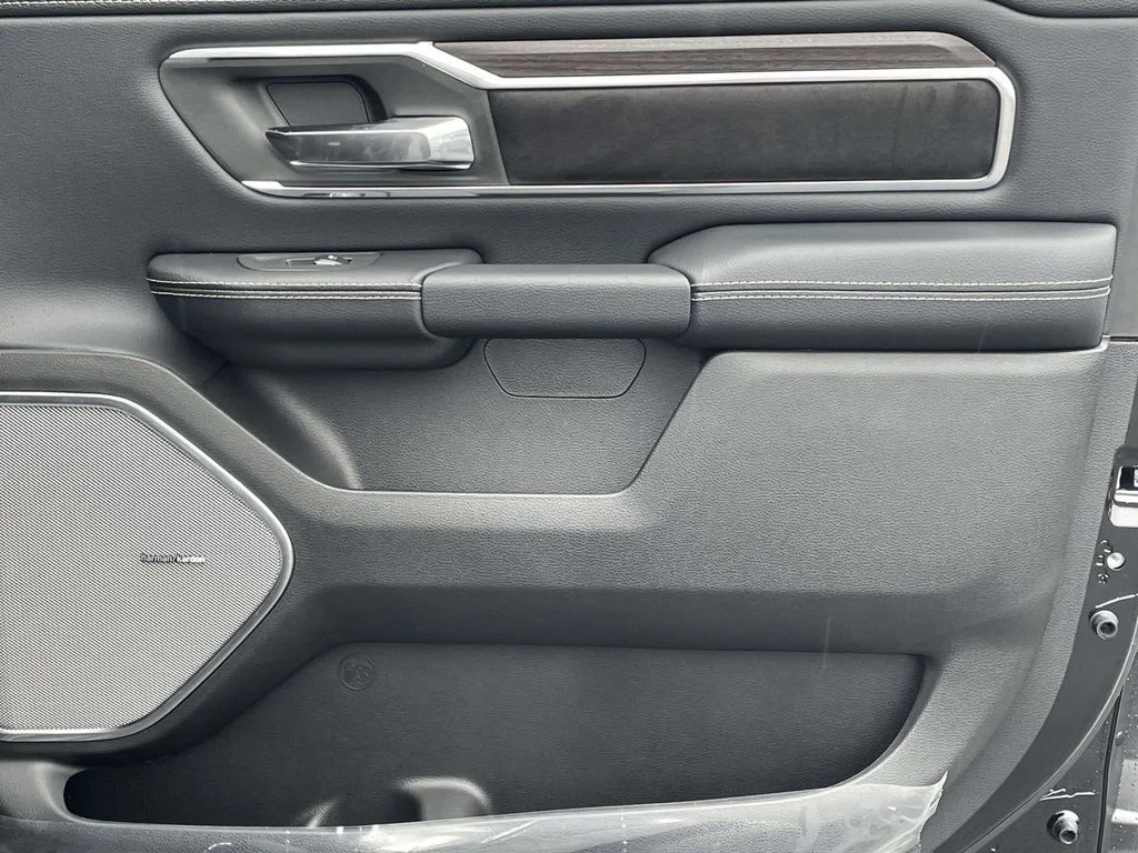 New 2026 Diamond Black Crystal Pearl-Coat Exterior Paint RAM Laramie image 19