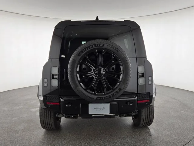New 2026 Narvik Black Land Rover OCTA image 7
