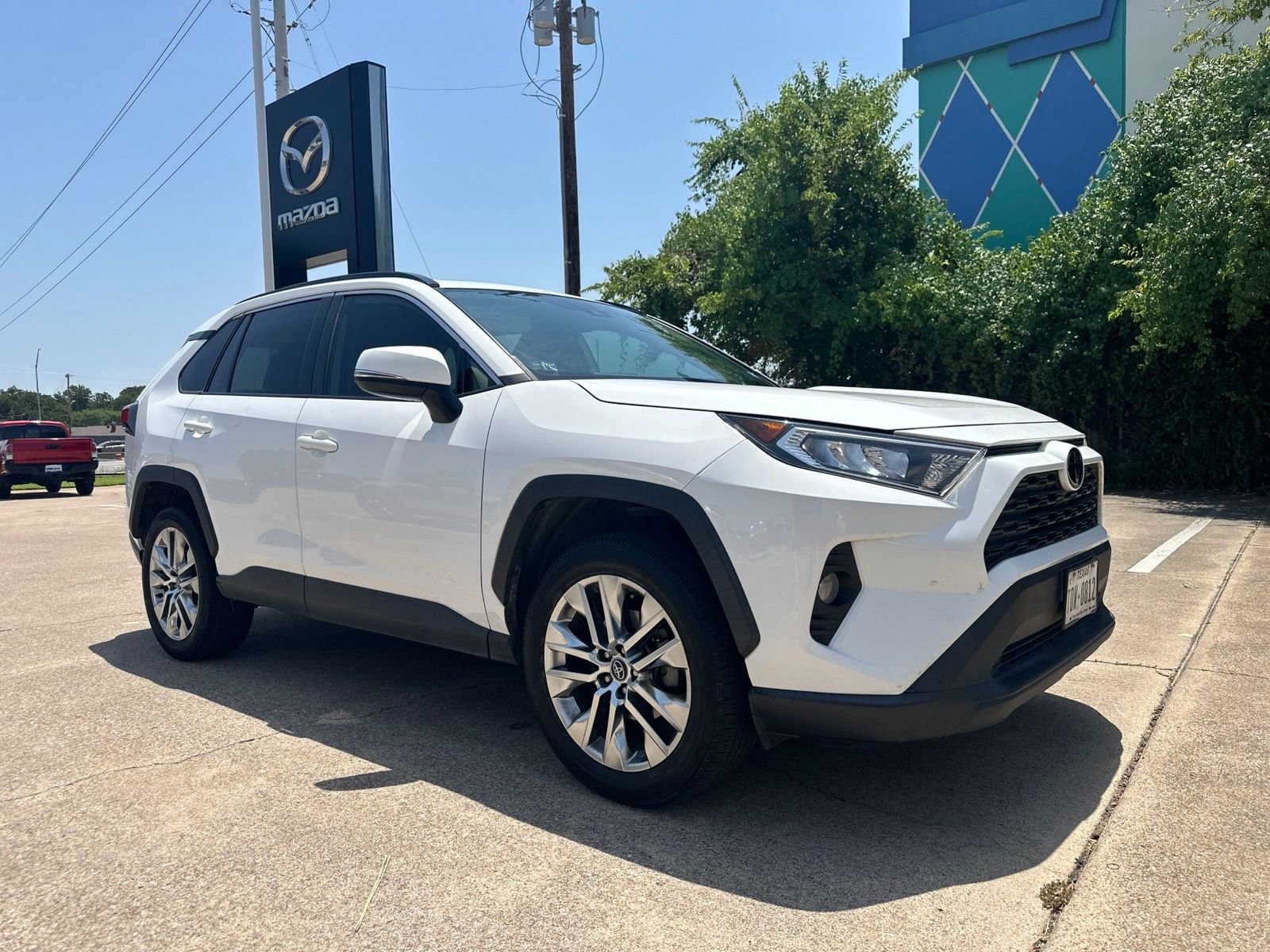 Used 2020 Super White Toyota XLE Premium image 2