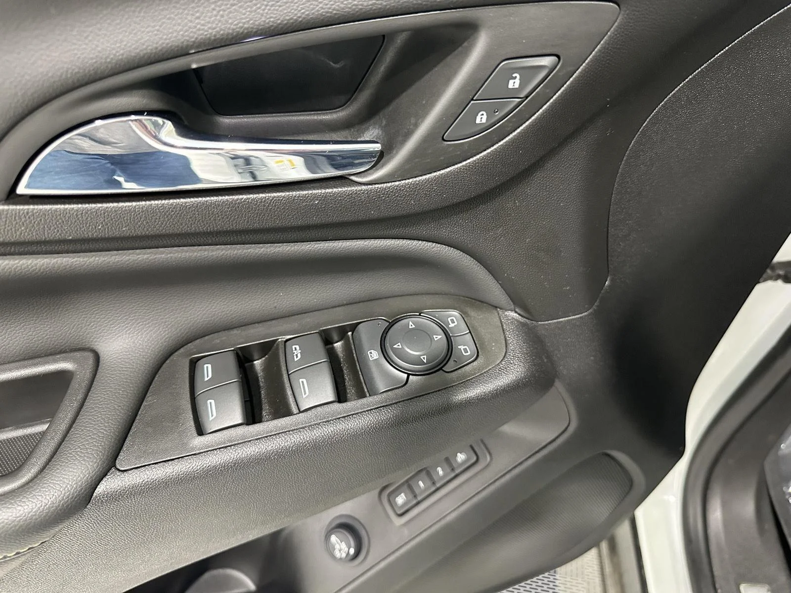 Used 2021 SUMMIT WHITE Chevrolet Premier image 21