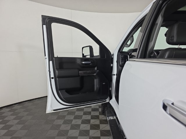 Used 2020 SUMMIT WHITE Chevrolet LTZ image 26