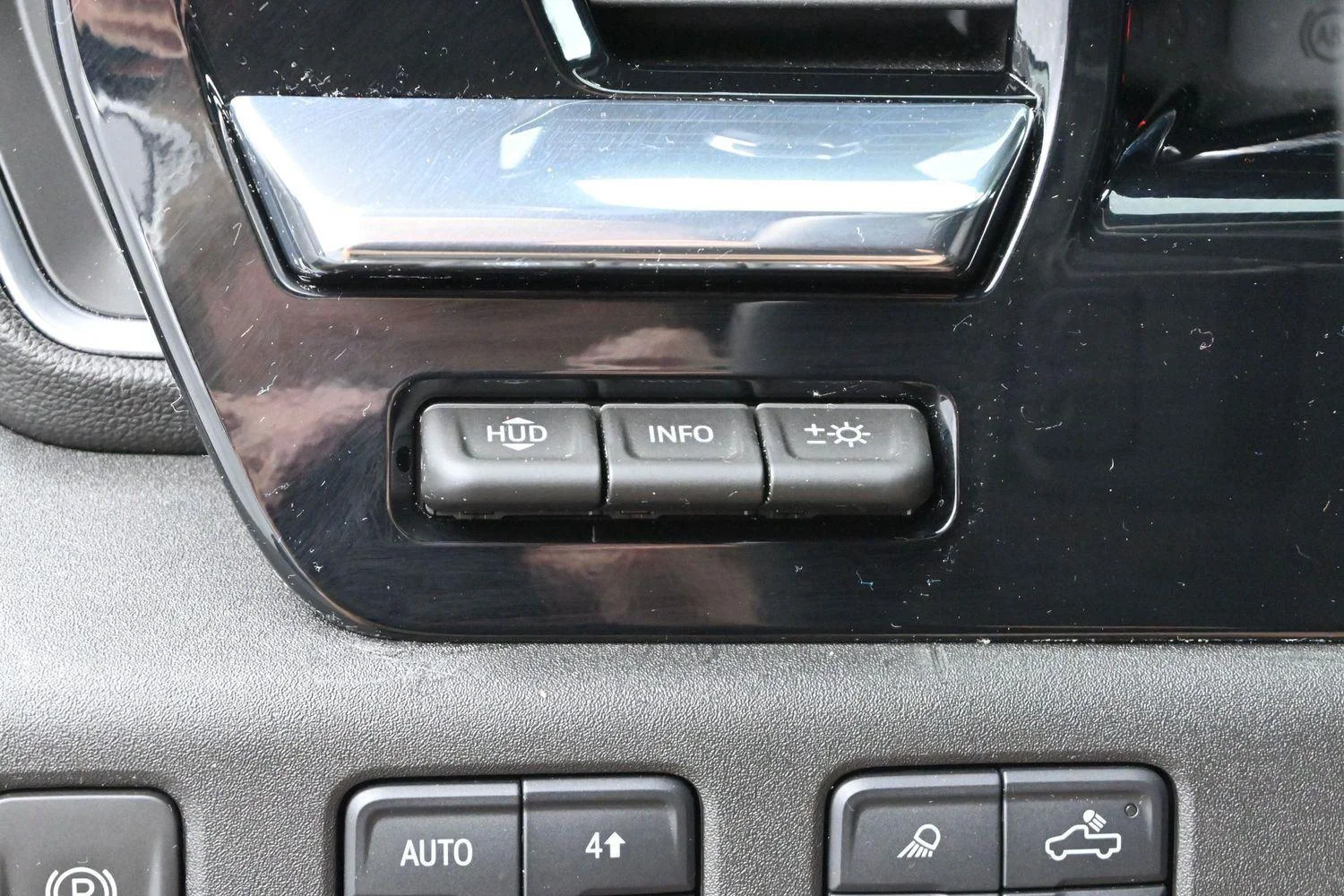 Used 2024 Iridescent Pearl Tricoat Chevrolet High Country image 32