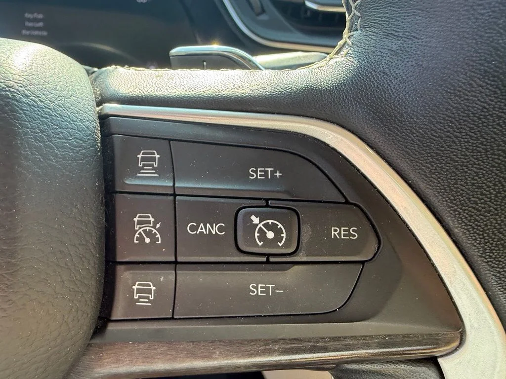 Used 2022 Red Jeep Limited image 17