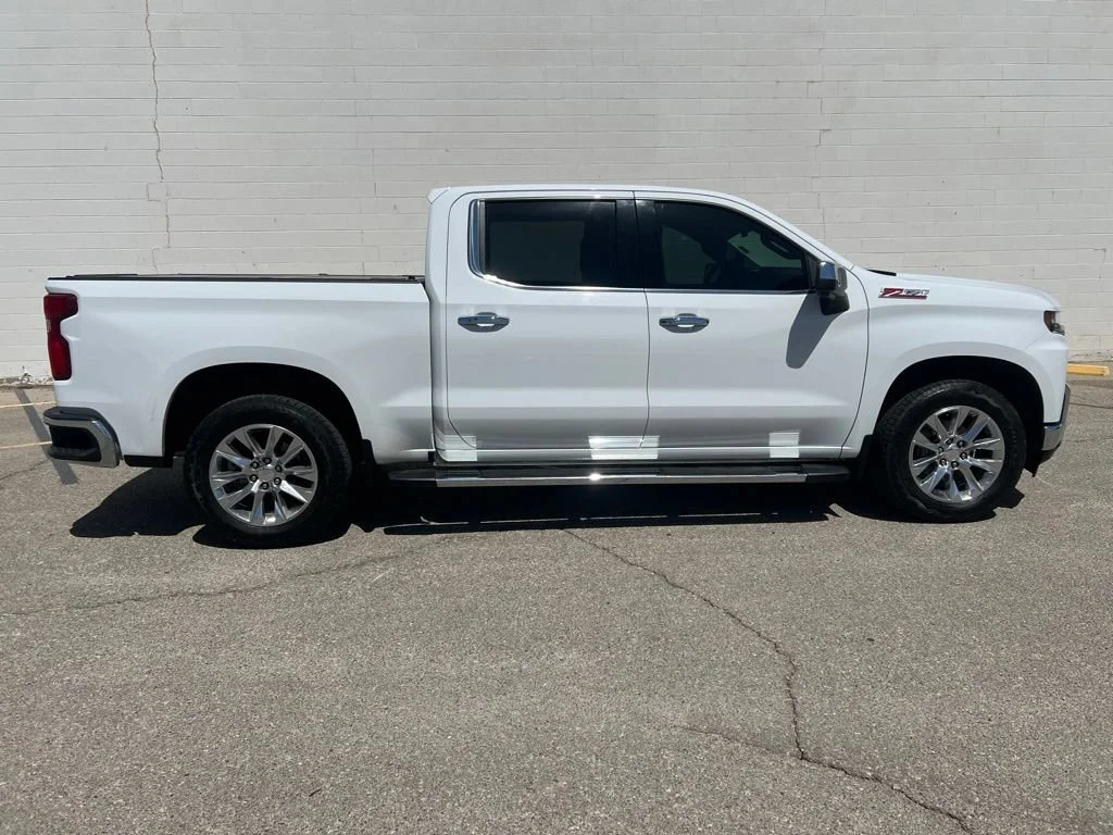 Used 2022 Summit White Chevrolet LTZ image 7