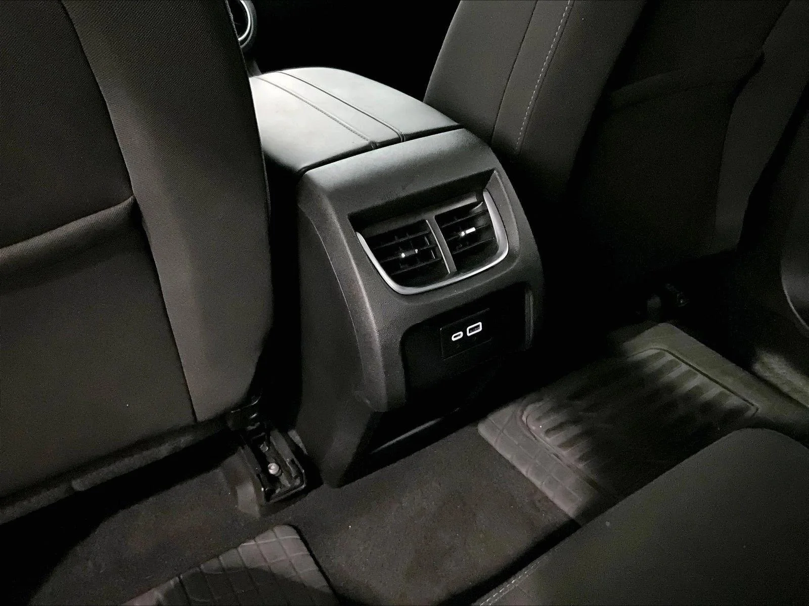 Used 2019 Silver Ice Metallic Chevrolet  image 25