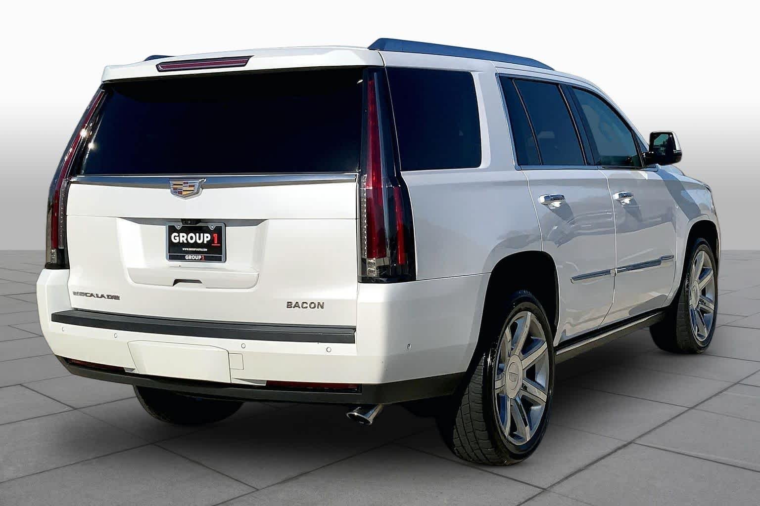 Used 2019 Crystal White Tricoat Cadillac Premium Luxury image 13