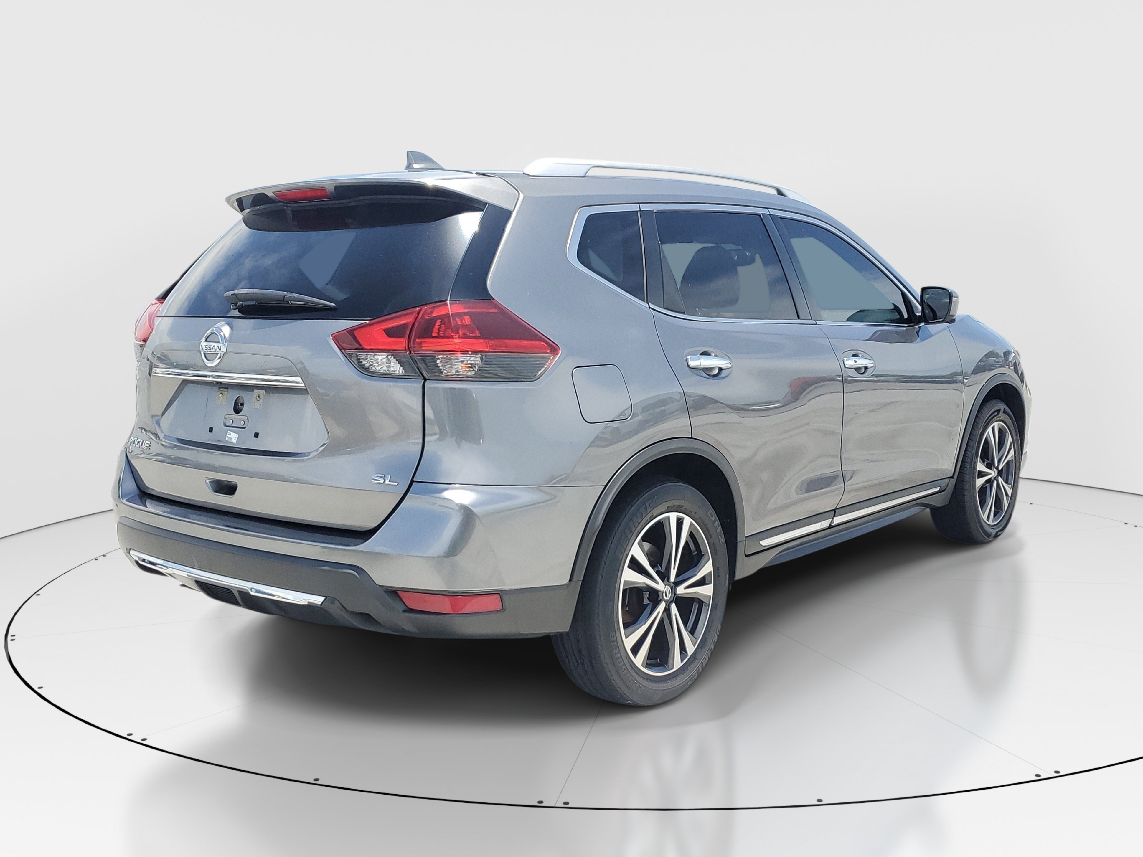 Used 2018 Gun Metallic Nissan SL image 6