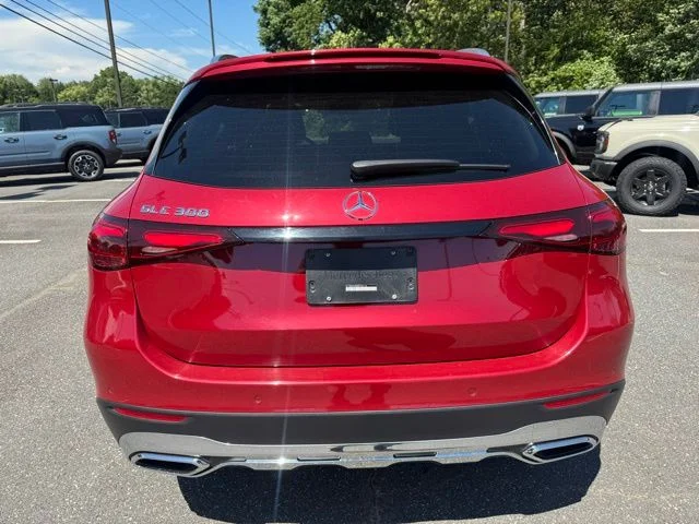 Used 2024  Mercedes-Benz GLC 300 image 7