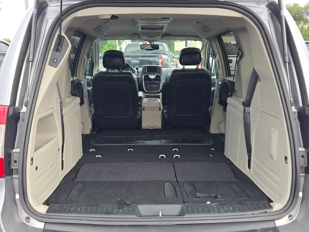 Used 2013 Silver Chrysler Touring-L image 17