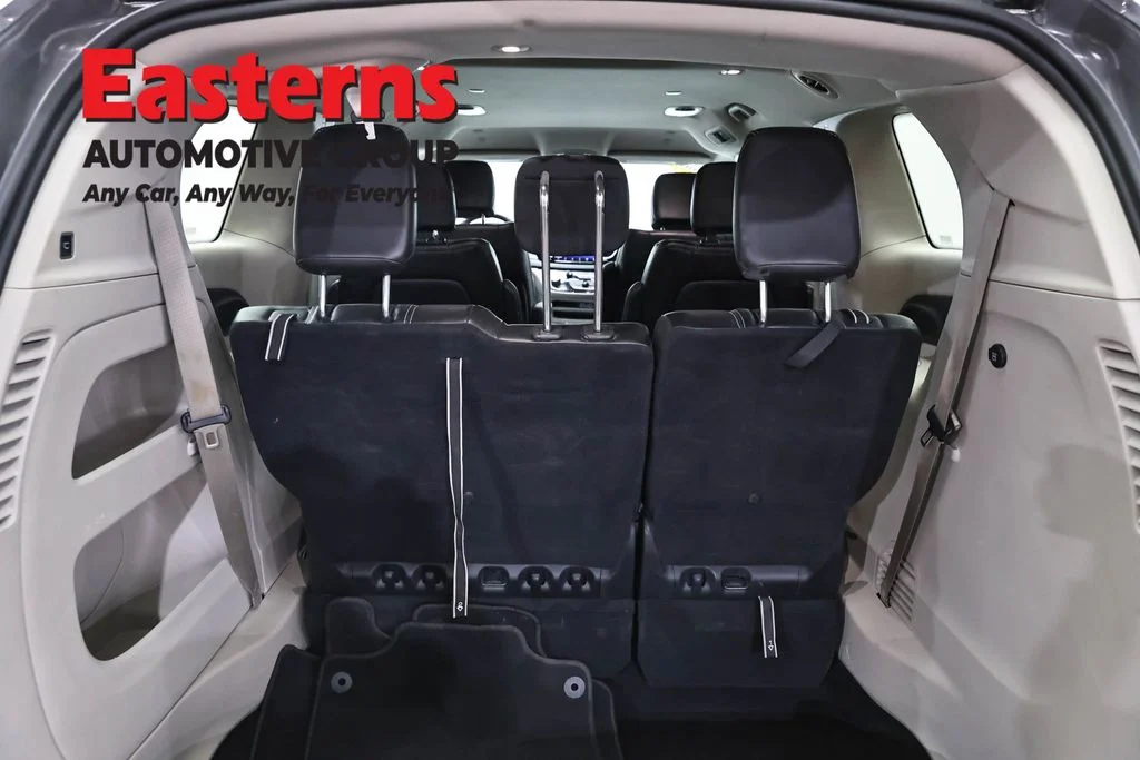 Used 2023 White Chrysler Touring L image 9