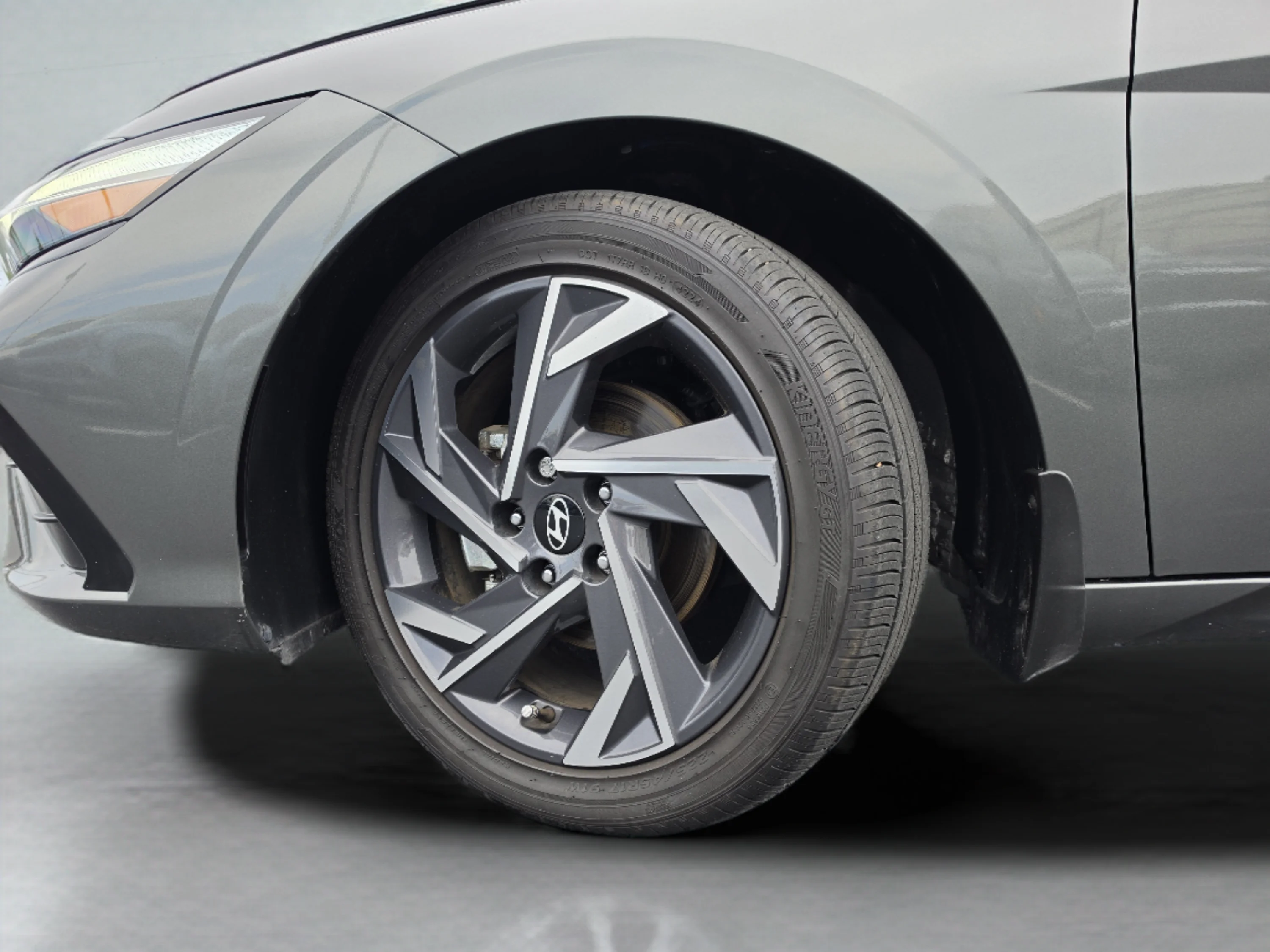 Used 2025 Amazon Gray Hyundai SEL Convenience image 38