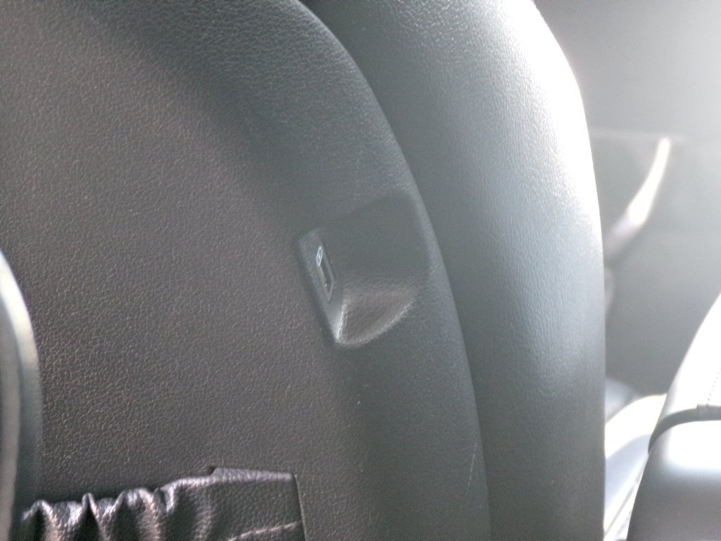 Used 2020 Hyper White Hyundai SEL image 18