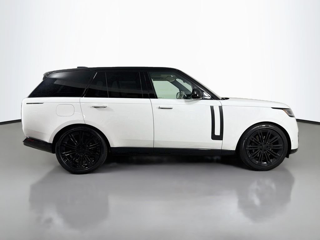 New 2026 Fuji White Land Rover SE image 4
