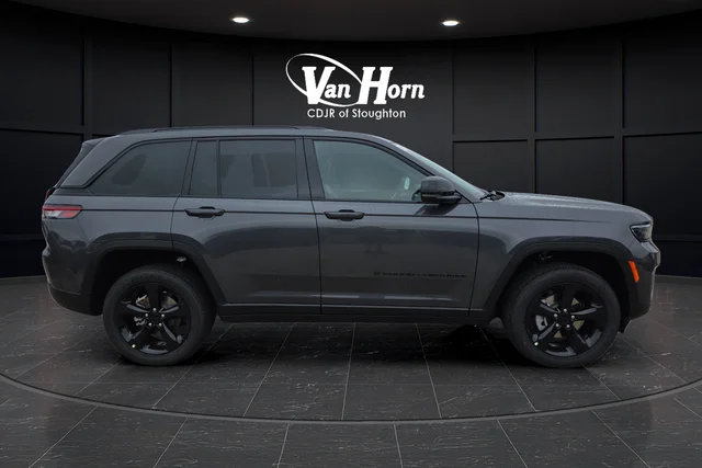 New 2025 Baltic Gray Metallic Clear-Coat Exterior Paint Jeep Altitude X image 2