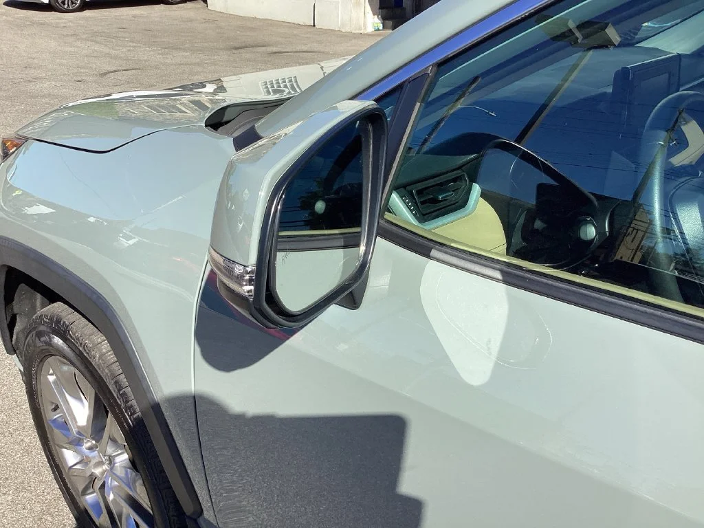 Used 2020  Toyota XLE Premium image 28