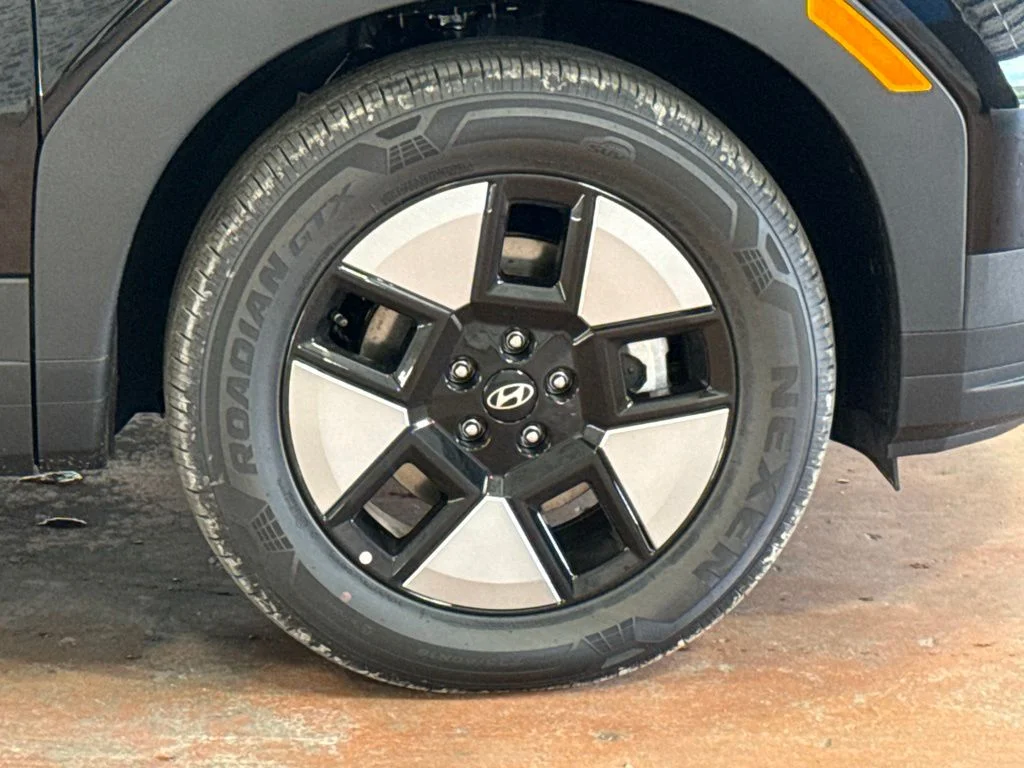 New 2026 Phantom Black Hyundai SEL image 9