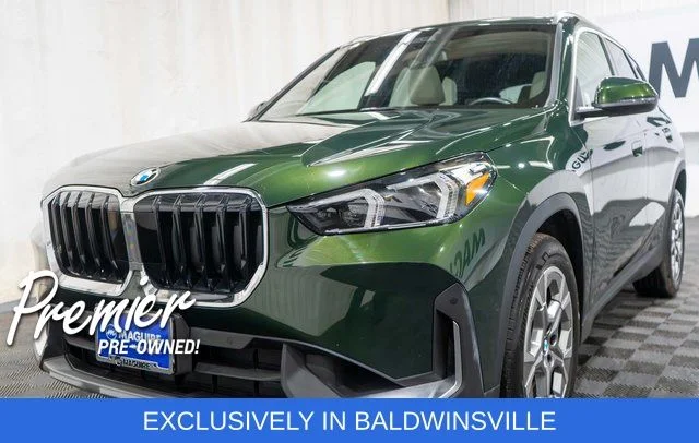 Used 2023 Green BMW xDrive28i image 2