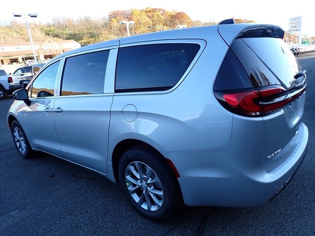 2026 Chrysler Pacifica photo 3