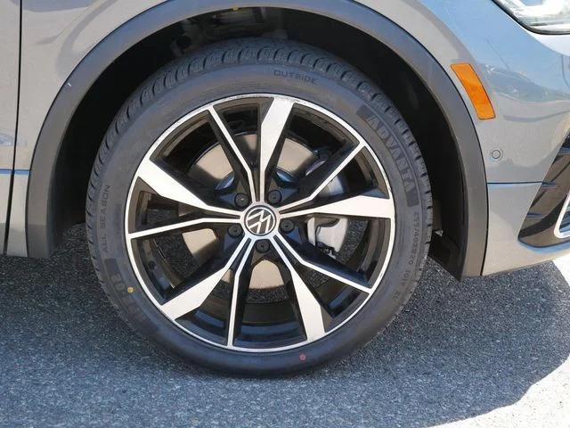 Used 2023 Gray Volkswagen 2.0T SEL R-Line image 9