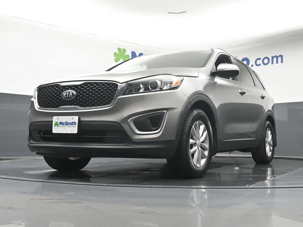 Used 2016 Silver Kia LX image 7