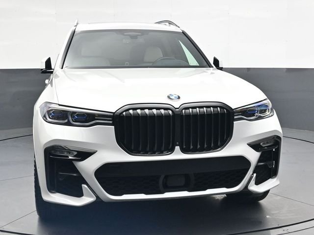 Used 2021 White BMW M50i image 11