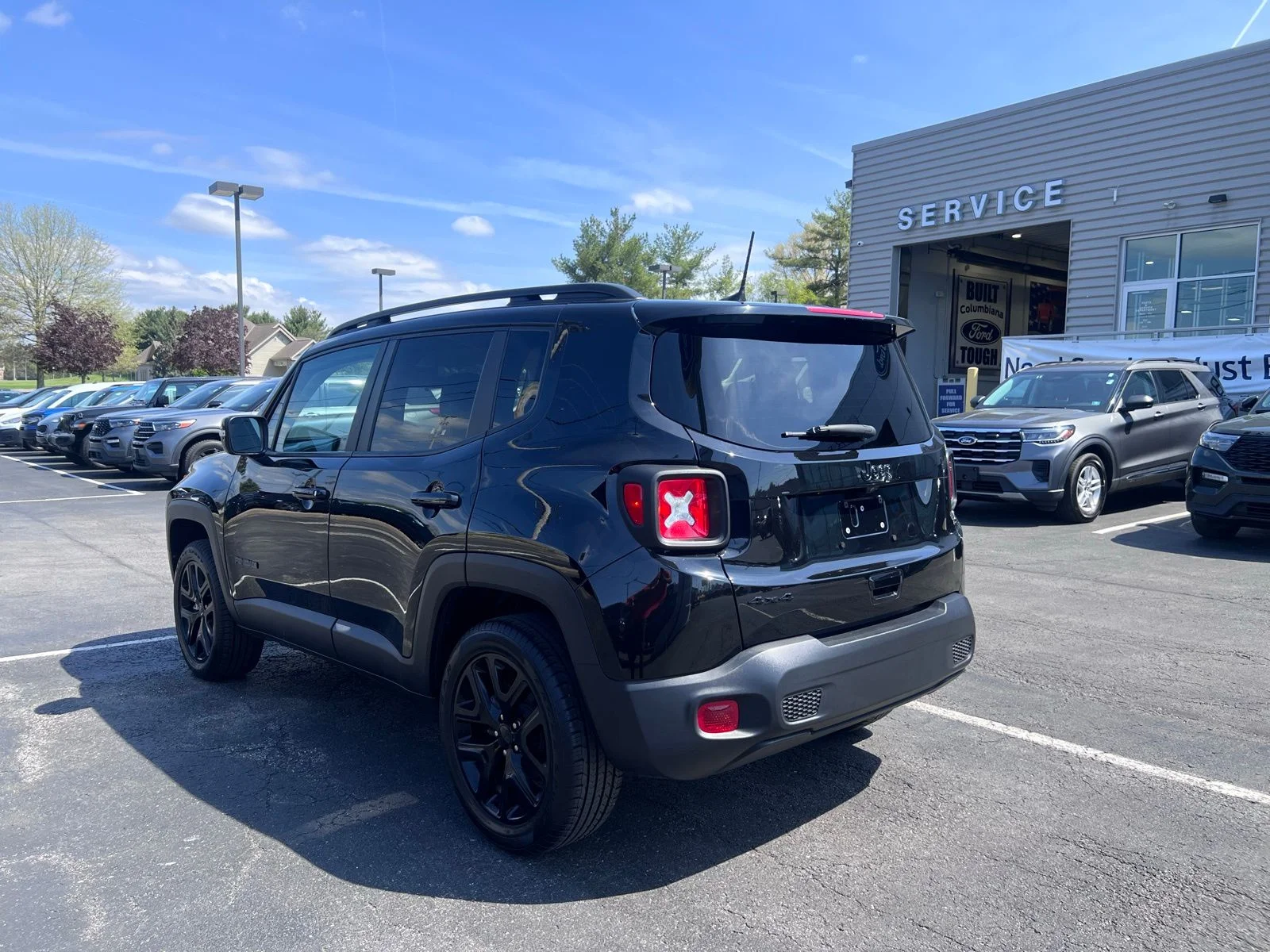 Used 2023 Black Clearcoat Jeep Altitude image 6