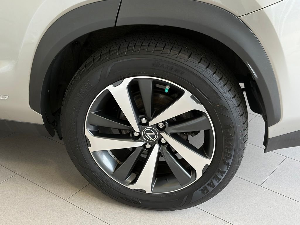 Used 2021 Silver Lexus 300h image 11