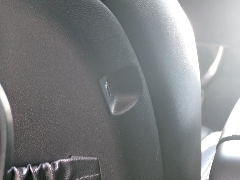 Used 2020 Hyper White Hyundai SEL image 18